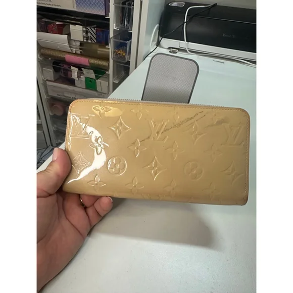 Women's Louis Vuitton Wallet Beige - Picture 5 of 9